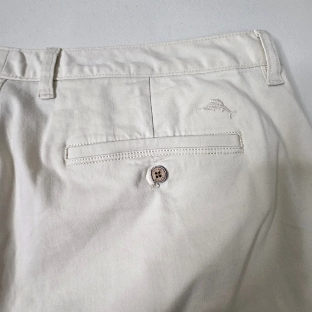 Tommy Bahama Men Beige Chino Shorts 38 Flat Front Tropical Coastal Relaxed